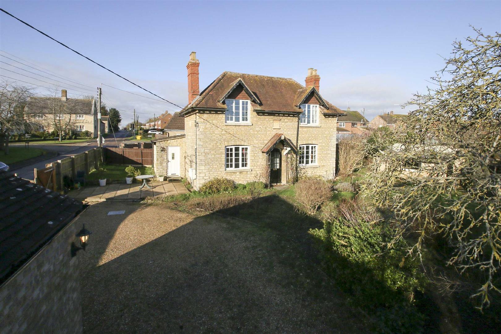 Yardley Road, Cosgrove, Milton Keynes